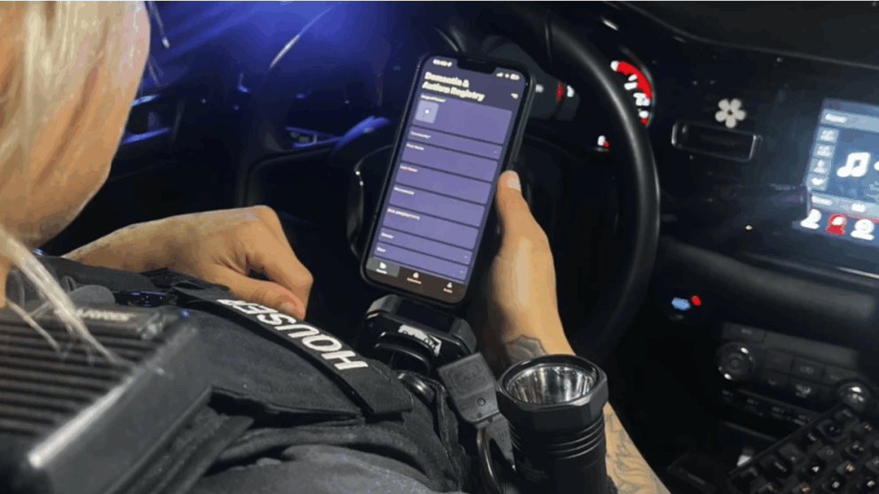 A Silver Spring Township officer accesses the STS app.